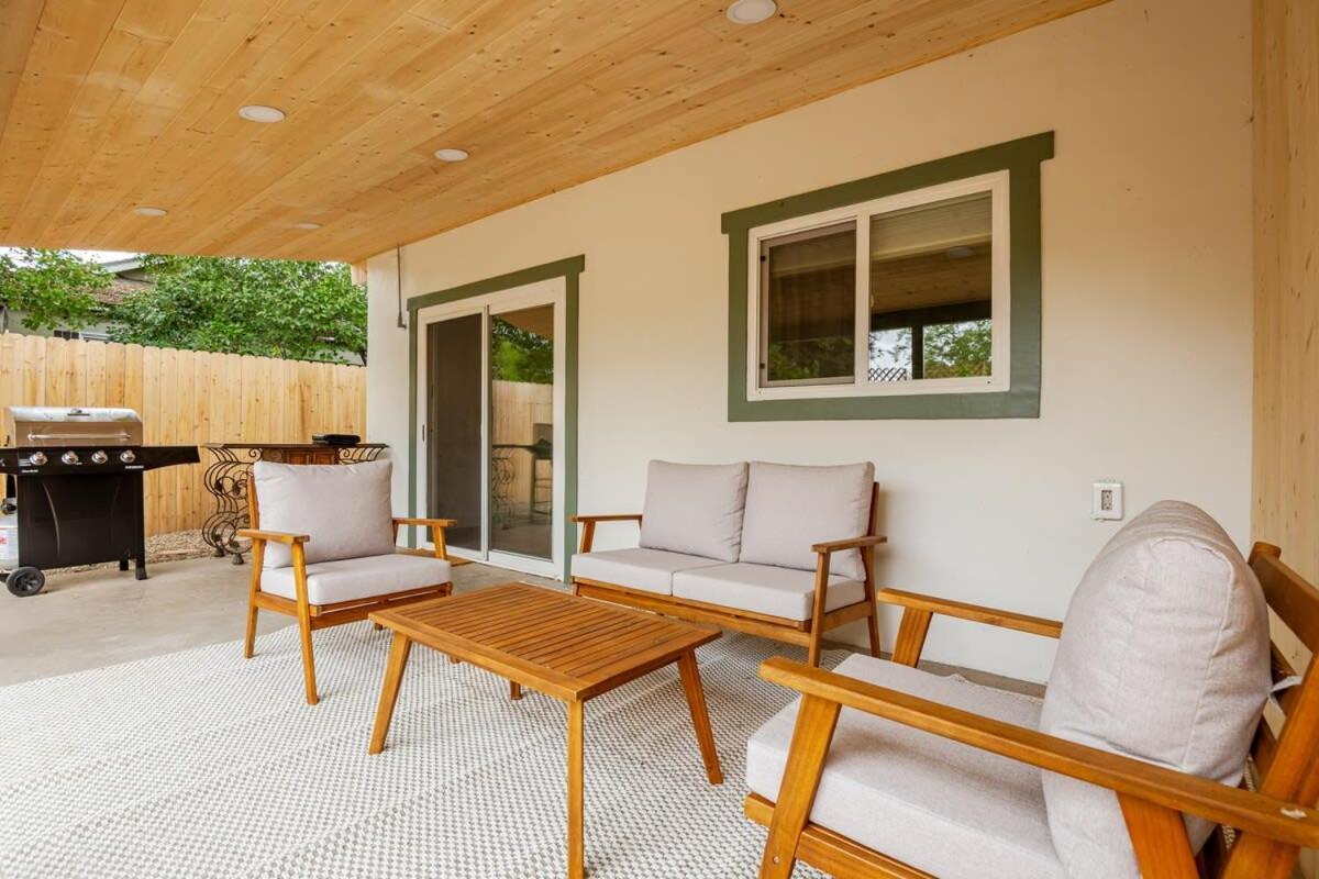 Serene Oasis Sauna And Cinema El Paso de Robles Exterior foto